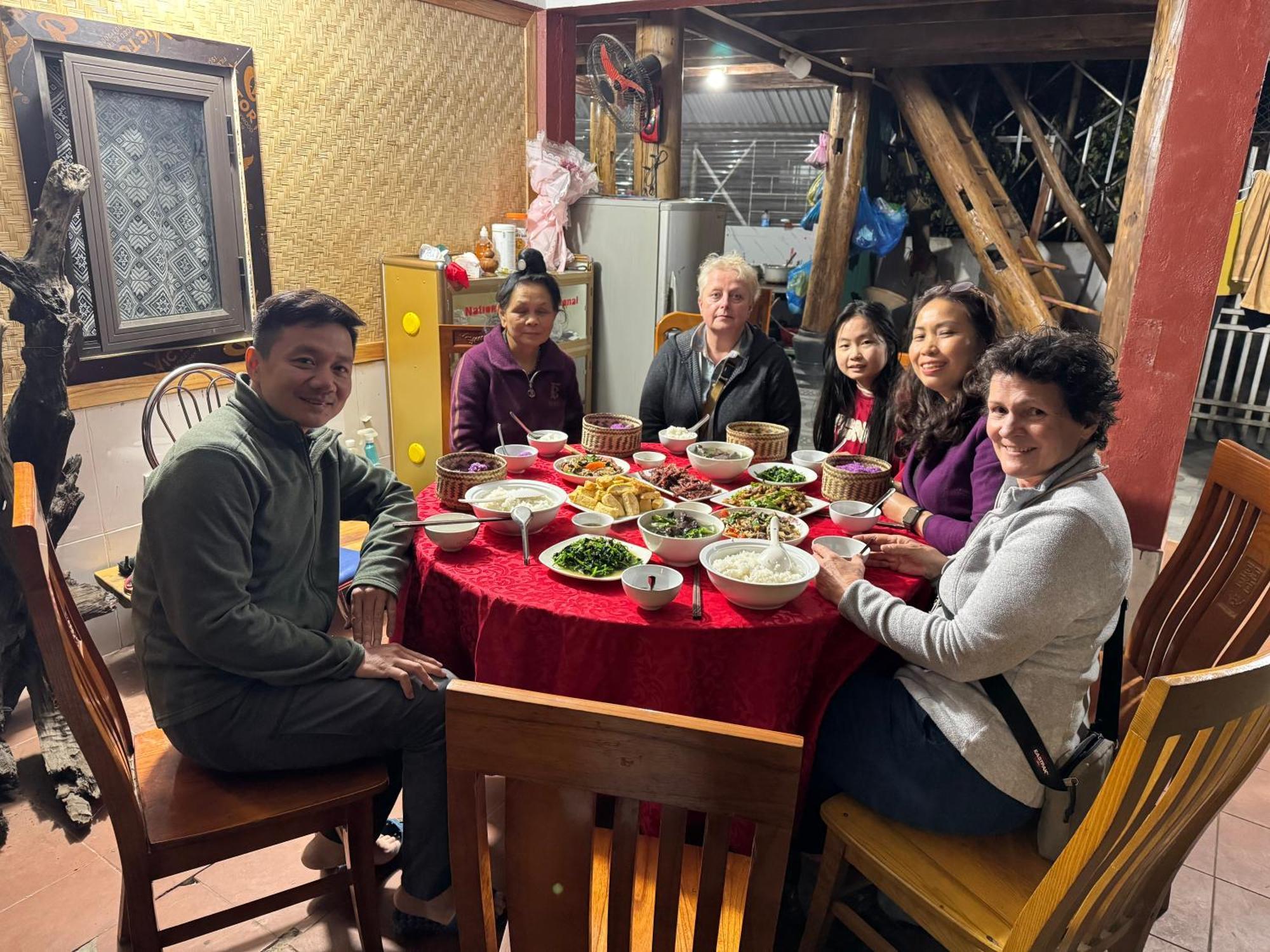 Minh Ngoc Homestay Dien Bien Phu Ban Hin Lom Buitenkant foto